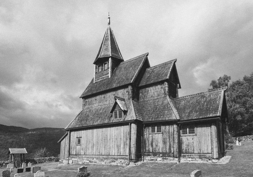 Historic Norwegian timber building representing an early rainscreen concept with wood cladding designed to manage drainage and drying.